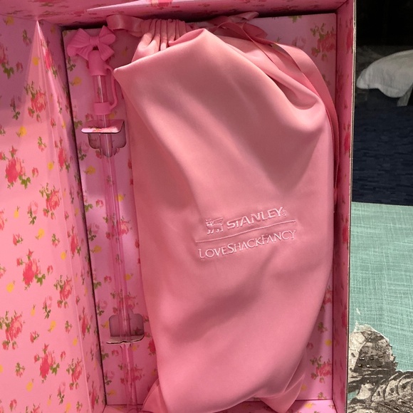 Stanley X Love Shack Fancy 40oz Tumbler Quencher H20 - Picture 5 of 7